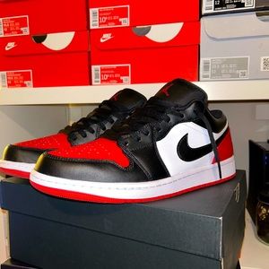 Air Jordan 1 Low Black Chicago